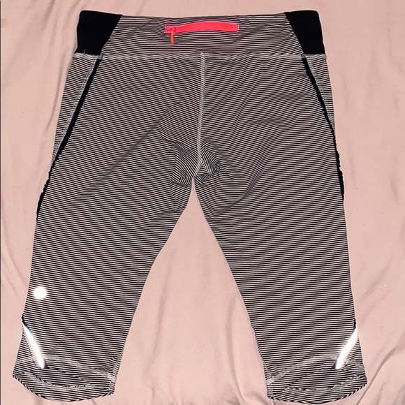 Lululemon Fast and Free Crop Size 10 - Picture 4 of 7